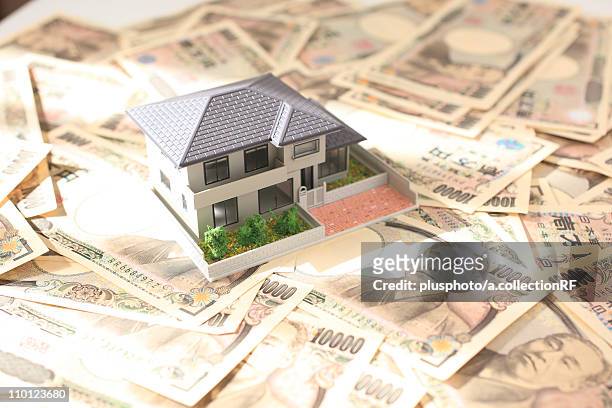 model house and notes - plusphoto stock pictures, royalty-free photos & images