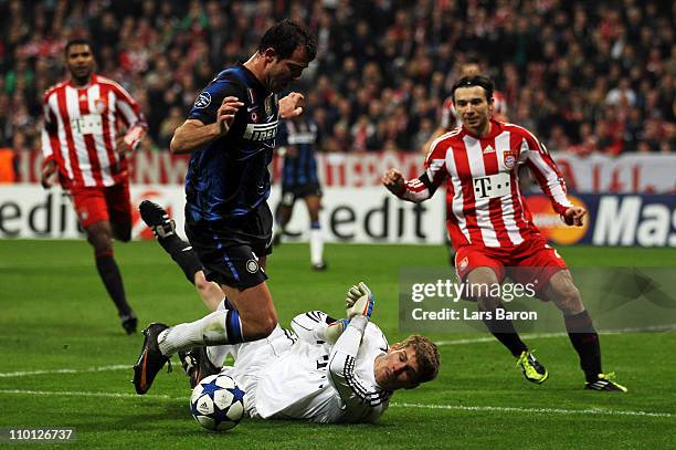 Dejan Stankovic of Milan is challenged by goalkeeper Thomas Kraft of Muenchen during the UEFA Champions League round of 16 second leg match between...