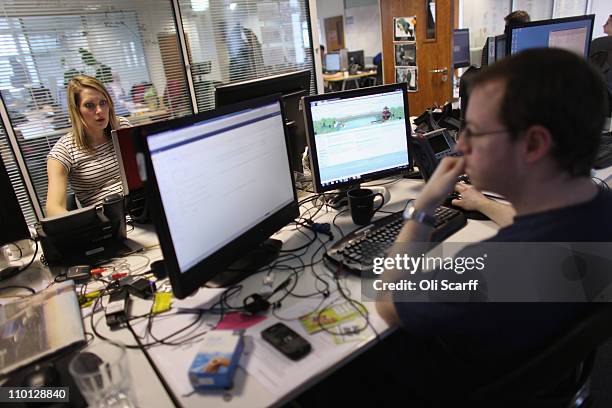 Employee Internal Computer 77,828 Office Employees On Computers Stock Photos, High-Res Pictures ...