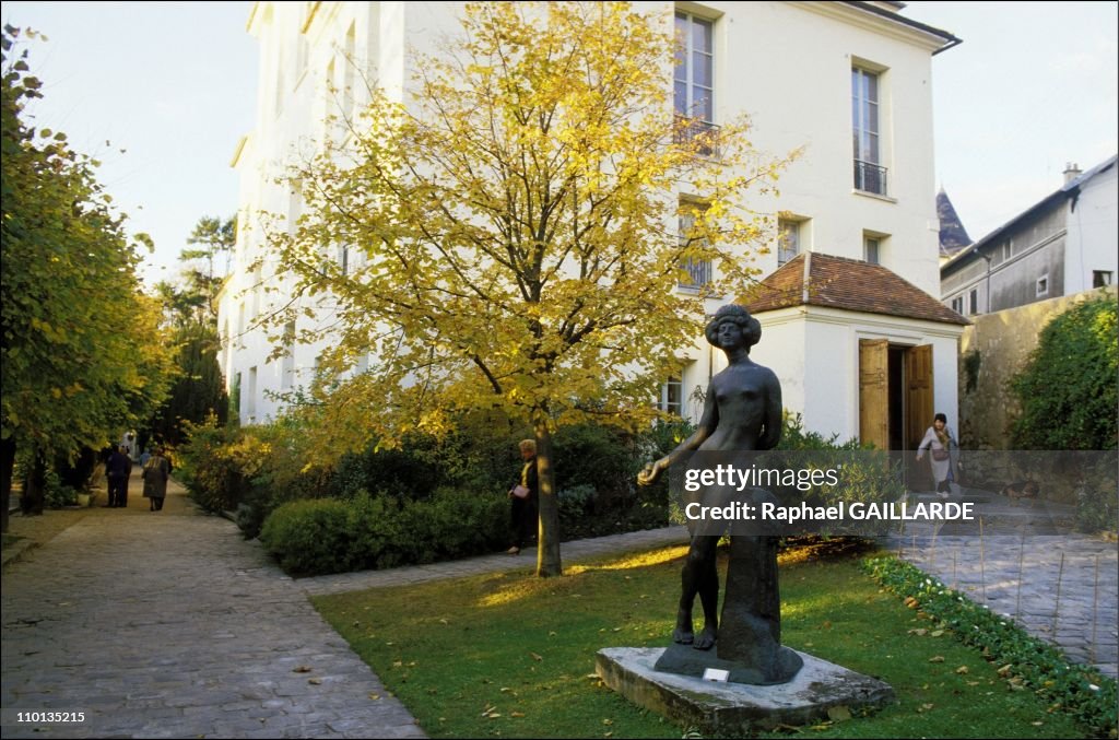Exhibition of the works of Gauguin in Saint Germain en Laye, France on November 7th, 1985.