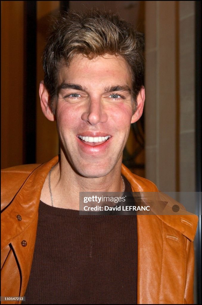 Kevyn Aucoin unveils his signature collection of makeup brushes in New York, United States on December 20, 2001.