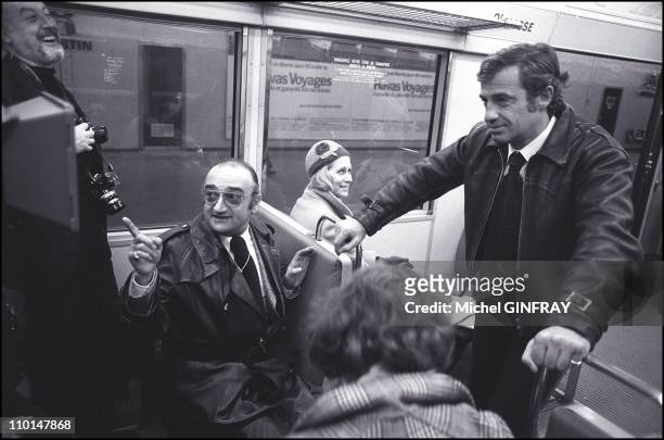 Making film 'Peur sur la ville' in Paris, France on December, 1974 - In photo: Director Henri Verneuil, Jean-Paul Belmondo.