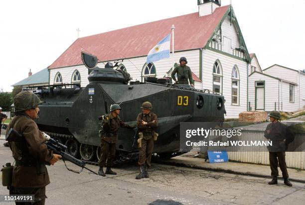 The Falklands War in Port Stanley, Grande-Bretagne in April, 1982 - Argentinean Troops Invade Port Stanley.