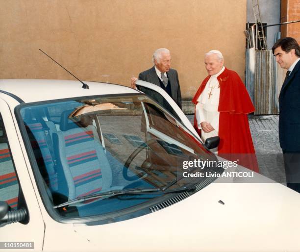 Gianni Agnelli presents new Fiat to pope John Paul II in Rome, Italy on December 05, 2002.