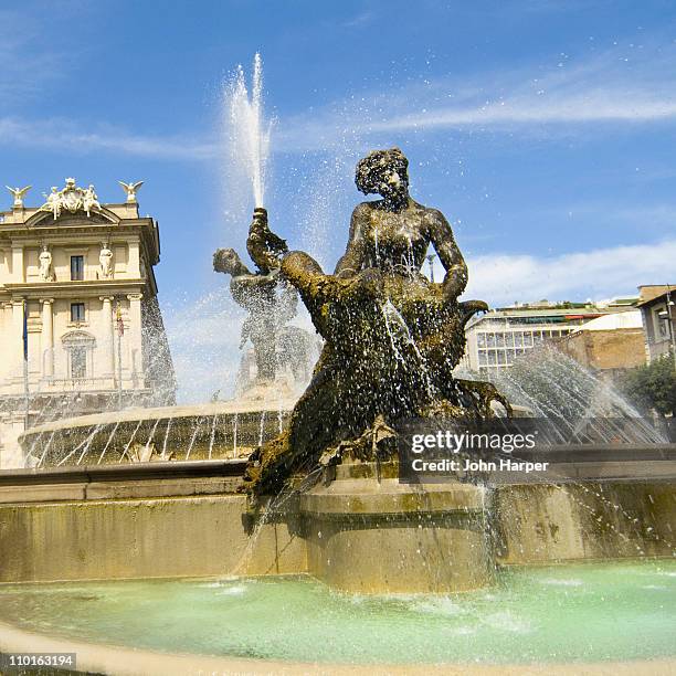 piazza della repubblica fountain - fontana delle naiadi fotografías e imágenes de stock