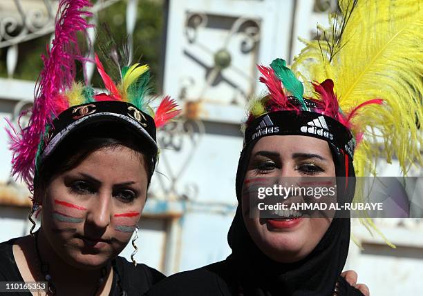 Native American Graduation Photos and Premium High Res Pictures - Getty ...