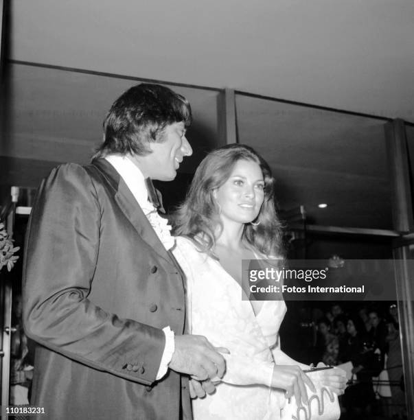 Quarterback Joe Namath of the New York Jets and actress Raquel Welch at the 44th Academy Awards on April 10, 1972 at the Dorothy Chandler Pavilion,...