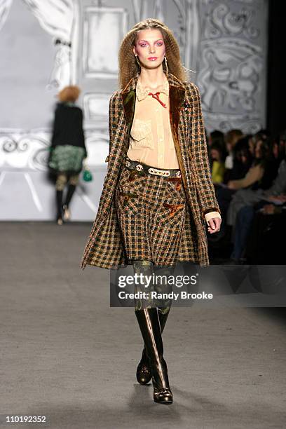 Daria Werbowy wearing Anna Sui Fall 2004 during Olympus Fashion Week Fall 2004 - Anna Sui - Runway at The Tent at Bryant Park in New York City, New...