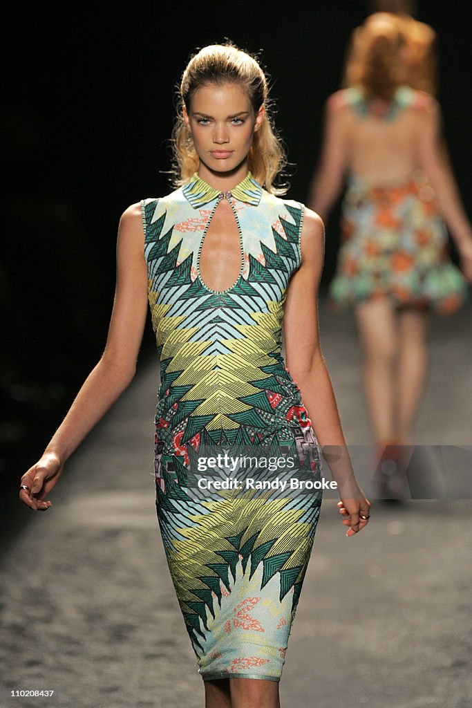 Olympus Fashion Week Spring 2005 - Zac Posen - Runway