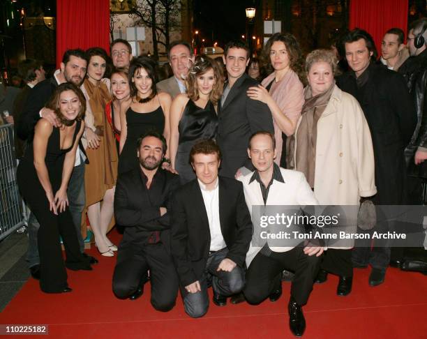 Bruno Solo, Yvan Le Bolloc'h, Shirley Bousquet, Armelle Lesniak, Thierry Fremont, Alexandre Pesle and the cast of "Espace Detente"