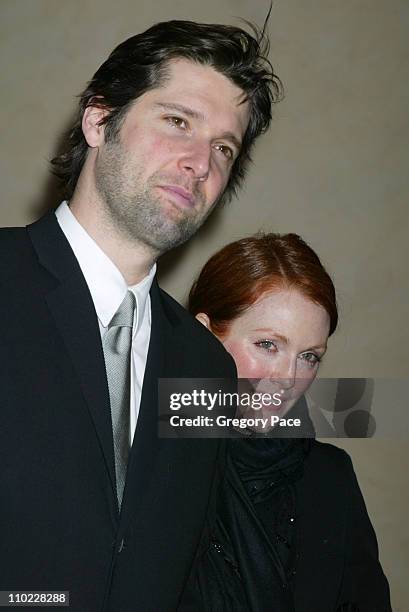 Bart Freundlich and wife Julianne Moore during amfAR and ACRIA Honor Herb Ritts with a Sale of Contemporary Artwork - Inside Arrivals at Sothebys in...