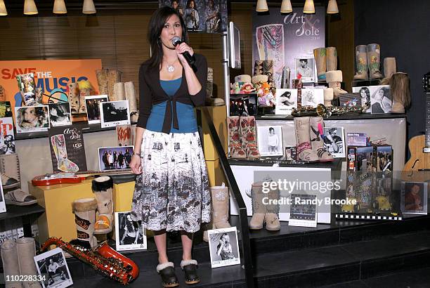 Leah Larson Photos and Premium High Res Pictures - Getty Images