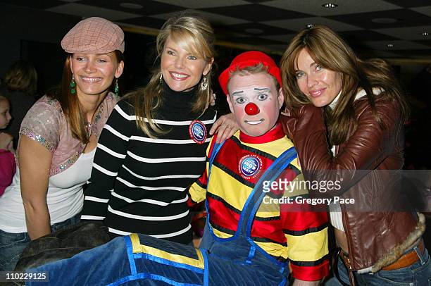 Natasha Henstridge, Christie Brinkley and Carol Alt pose with a circus clown