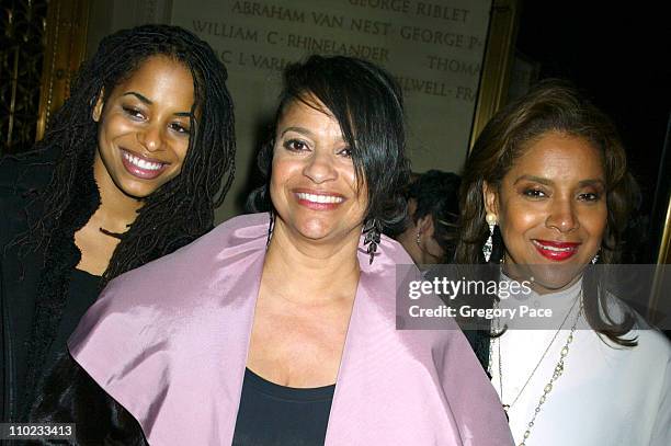 Debbie Allen and her daughter Vivian and her sister Phylicia Rashad