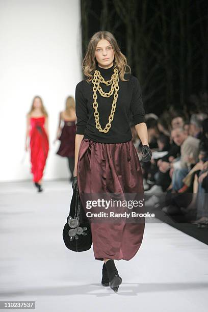 Daria Werbowy wearing Marc Jacobs Fall 2005 during Olympus Fashion Week Fall 2005 - Marc Jacobs - Runway at New York State Armory in New York City,...
