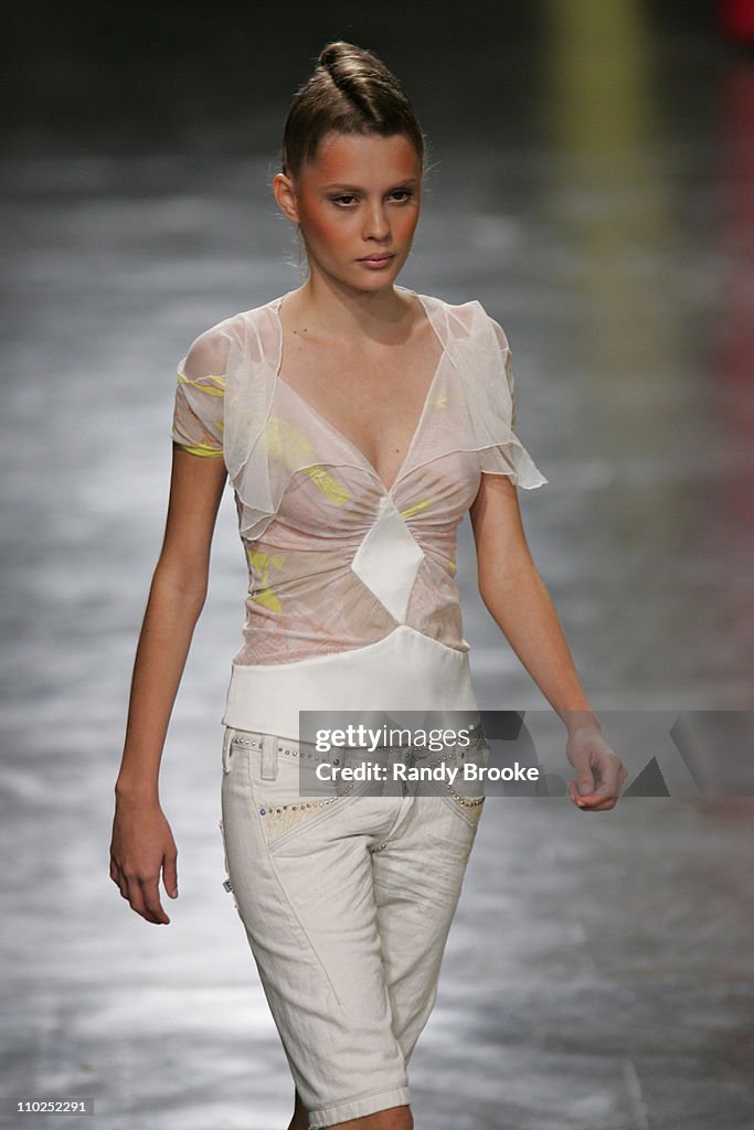 Sao Paulo Fashion Week Spring/Summer 2006 - Mareu Nitschke - Runway