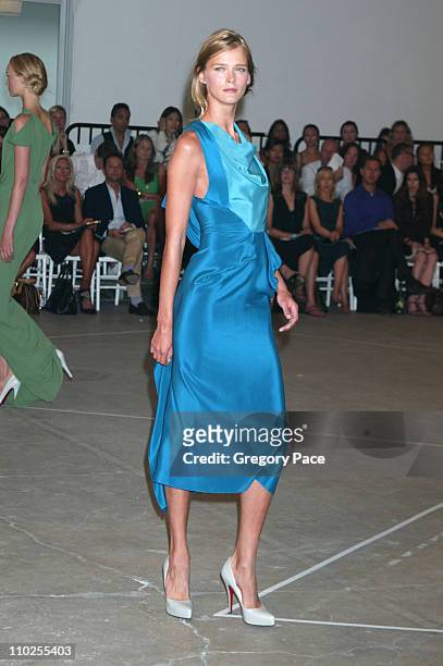 Carmen Kass wearing Roland Mouret Spring 2006 during Olympus Fashion Week Spring 2006 - Roland Mouret - Sponsored by Motorola - Front Row and...