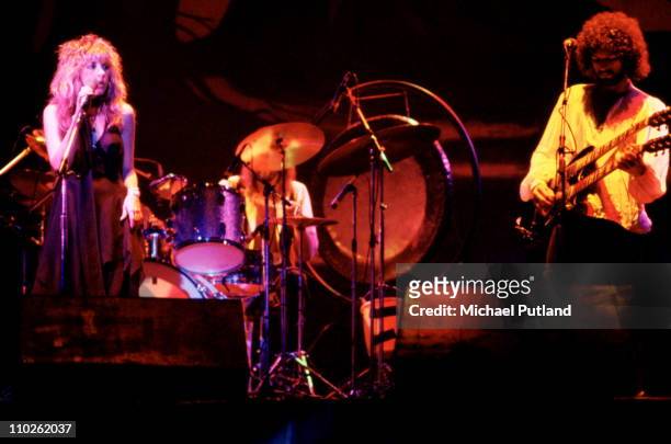 Stevie Nicks and Lindsey Buckingham of Fleetwood Mac perform on stage, New York, 1977.
