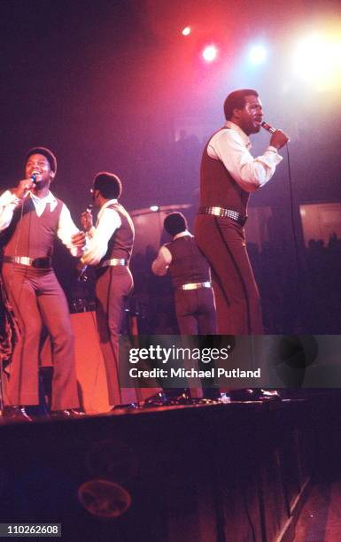 The Four Tops perform on stage, London, 27th October 1971, L-R Renaldo 'Obie' Benson, Abdul 'Duke' Fakir, Lawrence Payton, Levi Stubbs.