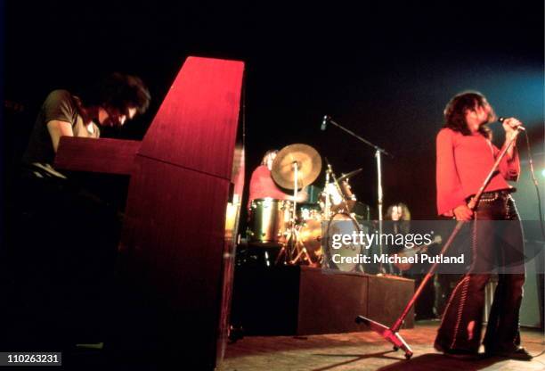 Andy Fraser and Paul Rodgers of Free perform on stage at Newcastle City Hall, 1972.