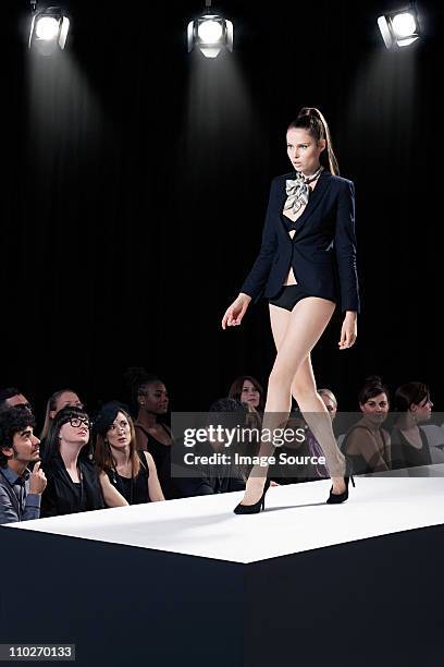 model on catwalk at fashion show - pasarela moda bildbanksfoton och bilder