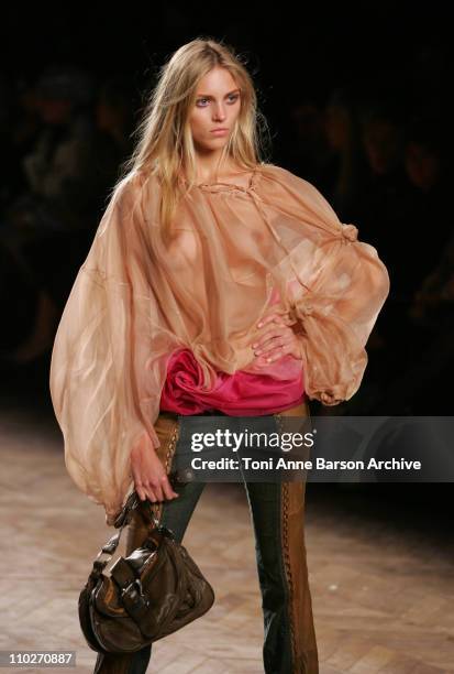 6.329 fotos e imágenes de Anya Rubik - Getty Images