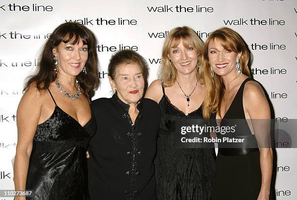 Jane Seymour and sisters Sally, mom Mieke and sister Annie