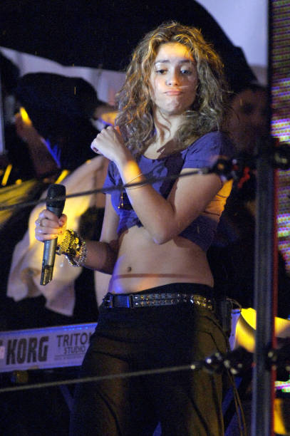 Shakira's Surprise Concert On The Reuters Sign Celebrating New Album and Her Inclusion in Yahoo! Music's Mini Pop Campaign