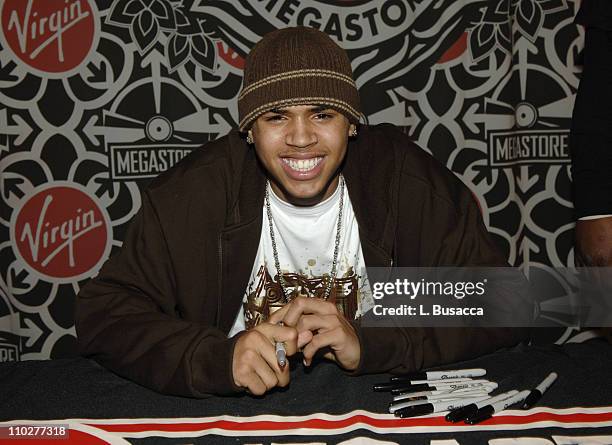 44 Chris Brown In Store Appearance Photos & High Res Pictures - Getty