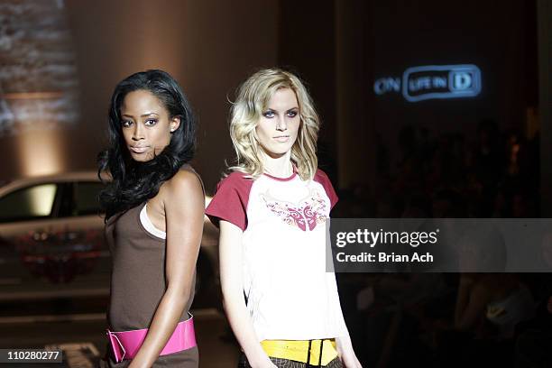 Keenyah Hill and Shannon Stewart wearing Alice + Olivia Fall 2006
