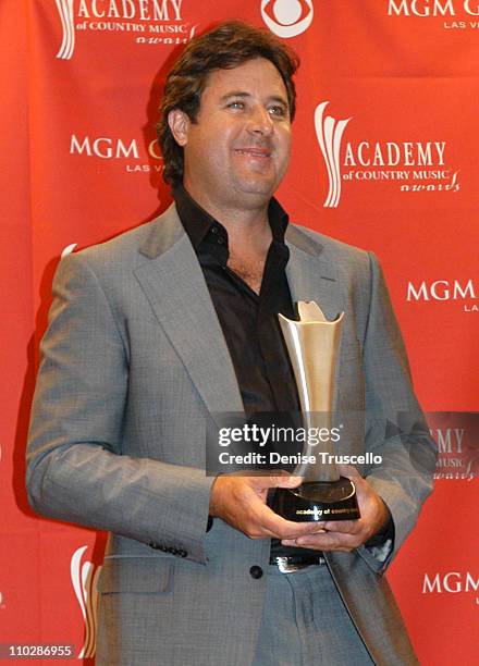 Vince Gill, winner "The Home Depot Humanitarian Award"