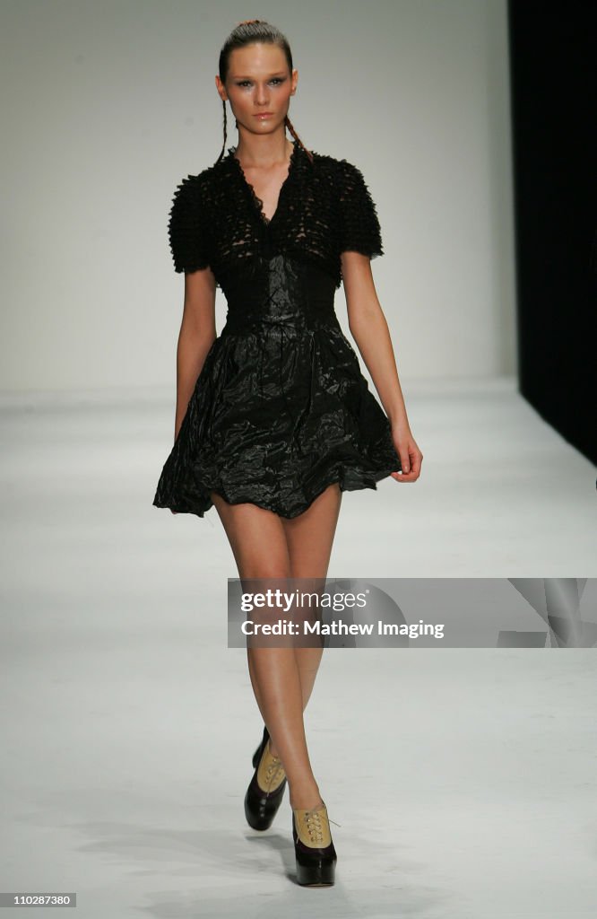 Mercedes-Benz Fall 2006 L.A. Fashion Week at Smashbox Studios - Jennifer Nicholson - Runway