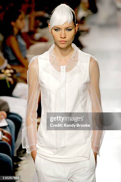 Aline Weber wearing Maria Bonita Fall/Winter 2006 during Sao Paulo Fashion Week Fall/Winter 2006 - Maria Bonita - Runway at Sao Paulo in Sao Paulo,...