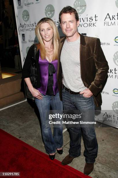 Helen Labdon and Greg Kinnear during Fox Searchlight Pictures Los Angeles Premiere of 'Fast Food Nation'- Arrivals at Egyptian Theatre in Hollywood,...