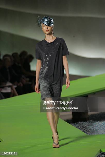 Du Juan wearing Marc Jacobs Spring 2007 during Olympus Fashion Week Spring 2007 - Marc Jacobs - Runway at New York State Armory in New York City, New...
