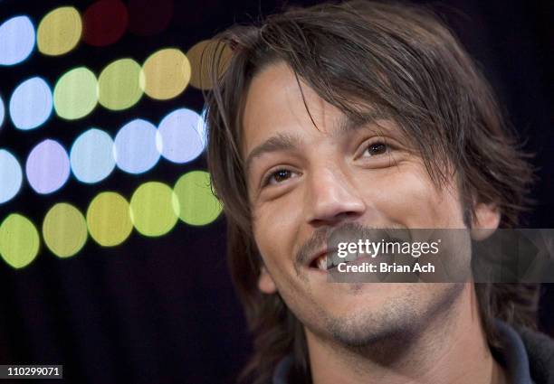 Diego Luna during Jennifer Pena, Obie Bermudez, Diego Luna and Ne-Yo Visit MTV's "Mi TRL" - April 24, 2007 at MTV Studios in New York City, New York,...