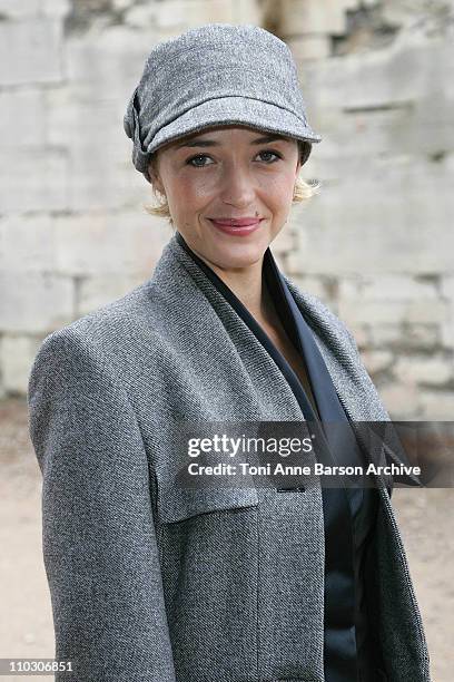 Helene de Fougerolles arrives a the Christian Dior Fashion Show on October 1, 2007 in Paris, France.