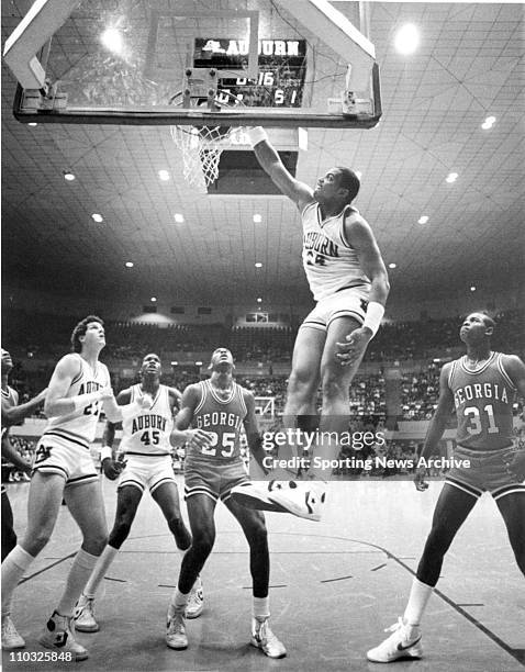 Basketball - Auburn center Charles Barkley .