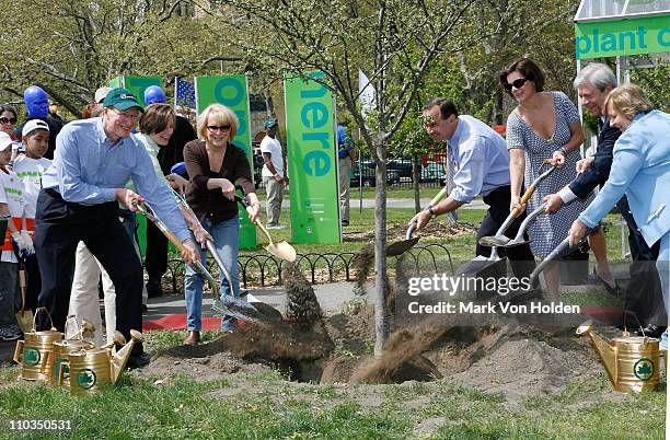 Of BNP Paribas Edward Shank, singer and actress Bette Midler, Commissioner of the Department of Parks & Recreation Adrian Benepe, actress Marcia Gay...