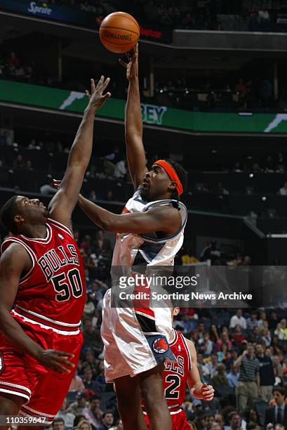 Dec 28, 2005; Charlotte, NC, USA; The Chicago Bulls MICHAEL SWEETNEY against the Charlotte Bobcats MELVIN ELY on Dec. 28 at the Charlotte Bobcats...