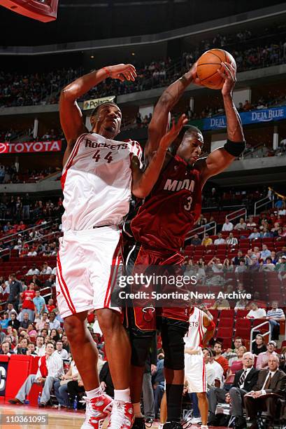 2006 Houston Rockets 733 Houston Rockets On Dwyane Wade Photos & High Res Pictures - Getty ...