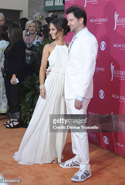 Actress Jennifer Love Hewitt and actor Jamie Kennedy arrive at the 44th annual Academy Of Country Music Awards held at the MGM Grand on April 5, 2009...