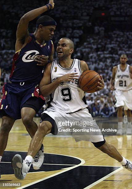 Jun 07, 2007 - San Antonio, TX, USA - Cleveland Cavaliers DANIEL GIBSON against San Antonio Spurs TONY PARKER during Game 1 of the NBA Finals on June...