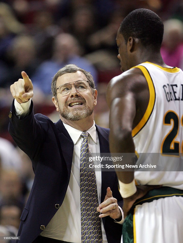 NBA: Grizzlies Beat SuperSonics 105-98