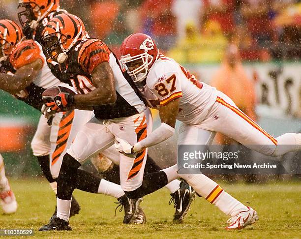 Sep 10, 2006; Kansas City, MO, USA; NFL FOOTBALL: Cincinnati Bengals MADIEU WILLIAMS is tackled by Kansas City Chiefs EDDIE KENNISON in Kansas City,...