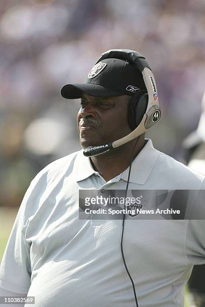 Sep 17, 2006; Baltimore, MD, USA; NFL Football: Oakland Raiders head coach ART SHELLat the Baltimore Ravens at M&T Bank Stadium in Baltimore. The...