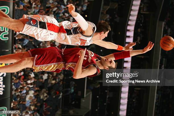 Mar 20, 2007 - Charlotte, NC, USA - Cleveland Cavaliers ZYDRUNAS ILGAUSKAS against Charlotte Bobcats PRIMOZ BREZEC on March 20 at the Charlotte...