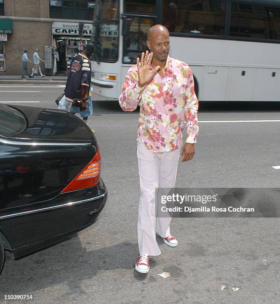 Keenen Ivory Wayans during Keenen Ivory Wayans, Shawn Wayans and Marlon Wayans In-Store Appearance at BlockBuster in Manhattan - June 11, 2005 at...