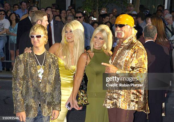 Nick Hogan, Brooke Hogan, Linda Hogan and Hulk Hogan