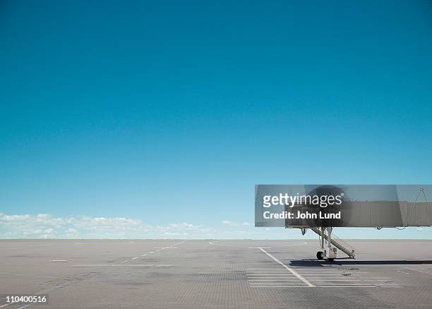 deserted gangway - airport tarmac stock pictures, royalty-free photos & images